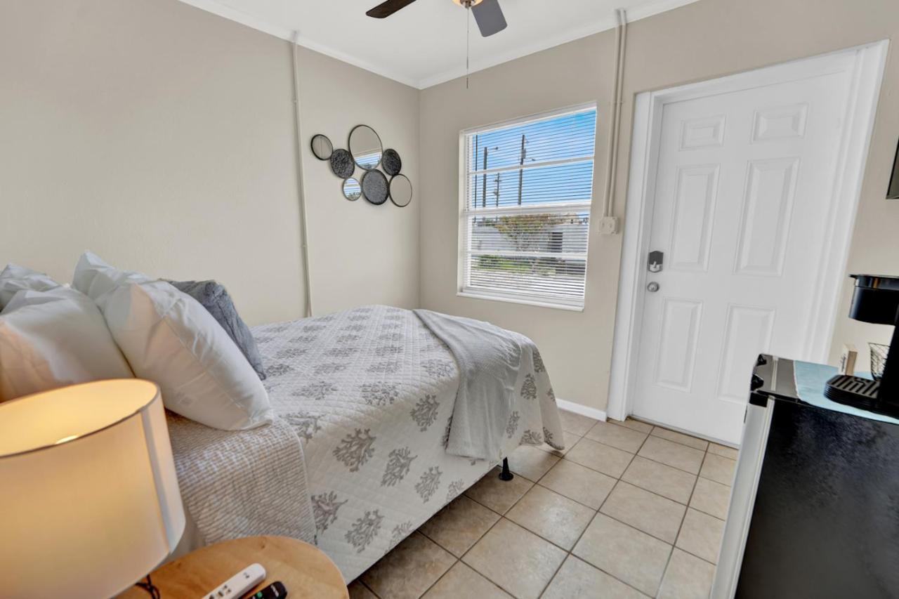 Sea Foam Suites Lower Grand Lagoon Exterior photo